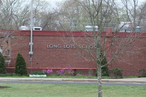 Westport elementary school ‘not an unsafe building’