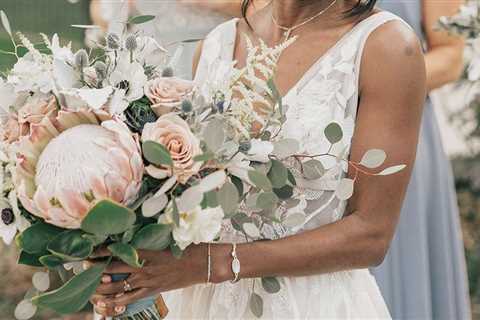 3 Flowers to Avoid on Your Wedding Day, According to a Florist