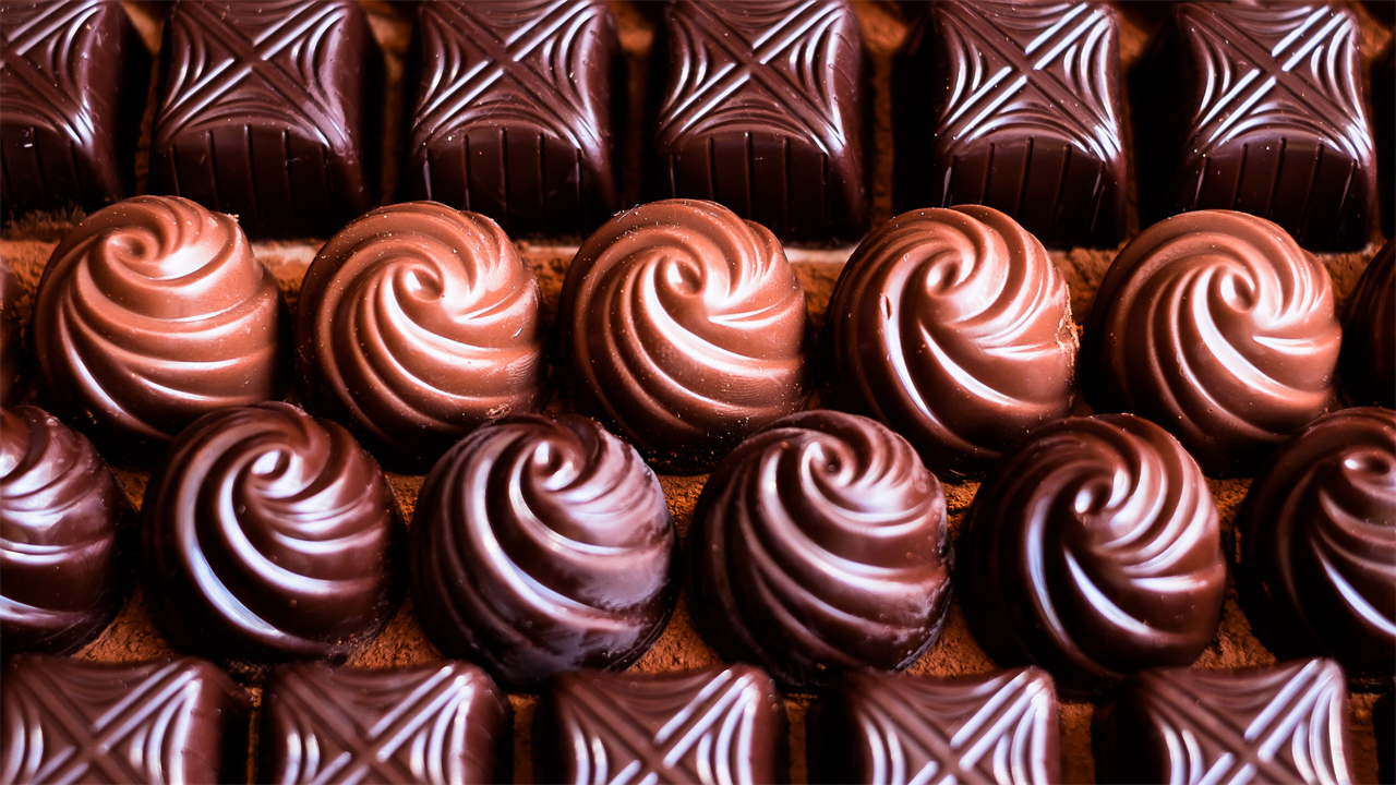 Eating a Bar of Milk Chocolate at This Time Burns Fat and Lowers Blood Sugar, Study Suggests