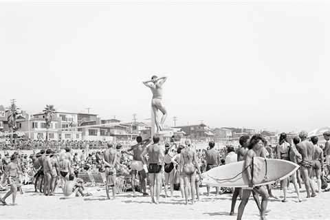 Time Capsule of ’70s Los Angeles Beaches from Tod Papageorge