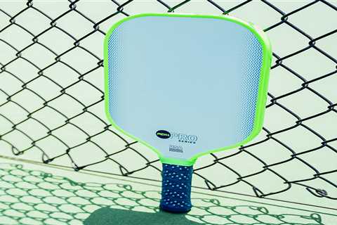 Read the the up to date 3 best selling pickleball paddles with images that are available on amazon. ..
