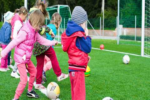 How Outdoor Fitness Activities Promote Wellness and Community Engagement